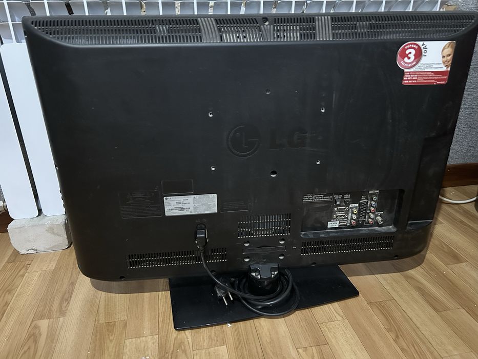 Телевизор LG с ножками