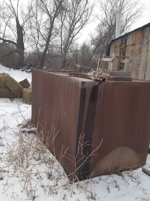 Продаеся ёмкость 4 куб