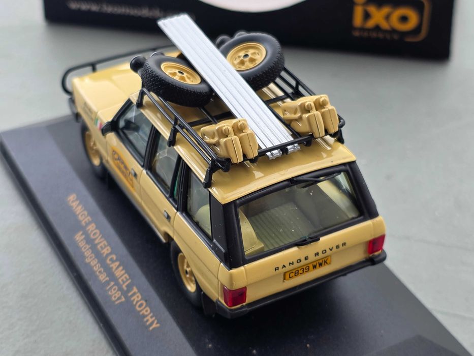 Macheta Auto 1/43 IXO Range Rover Camel Trophy Madagascar 1987