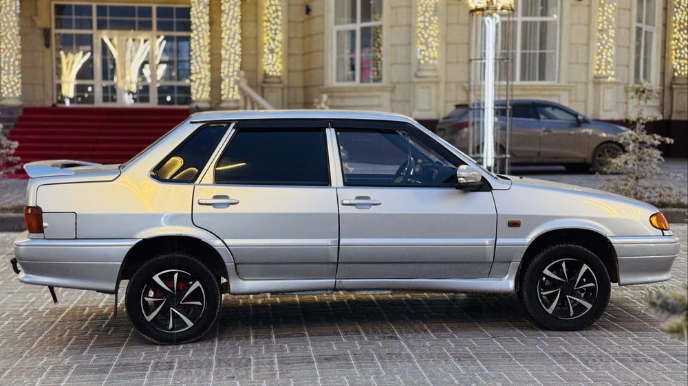 Продам летний комплект резины с титанкой