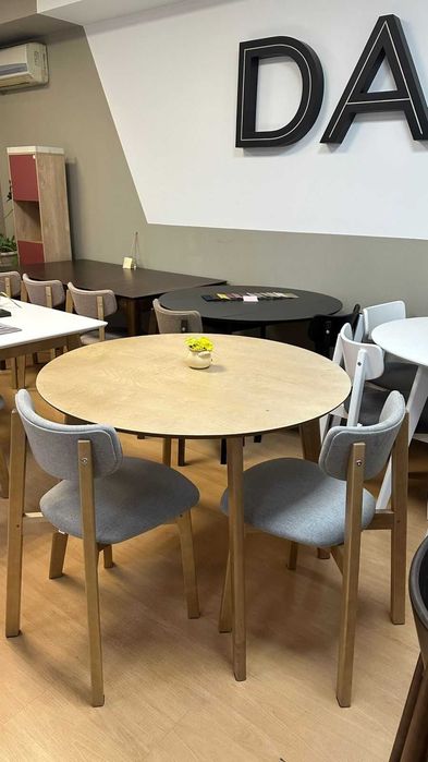 Деревянный стол с витрины со скидкой