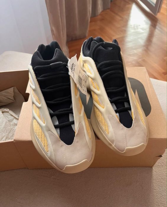 Yeezy 700 v3 Safflower