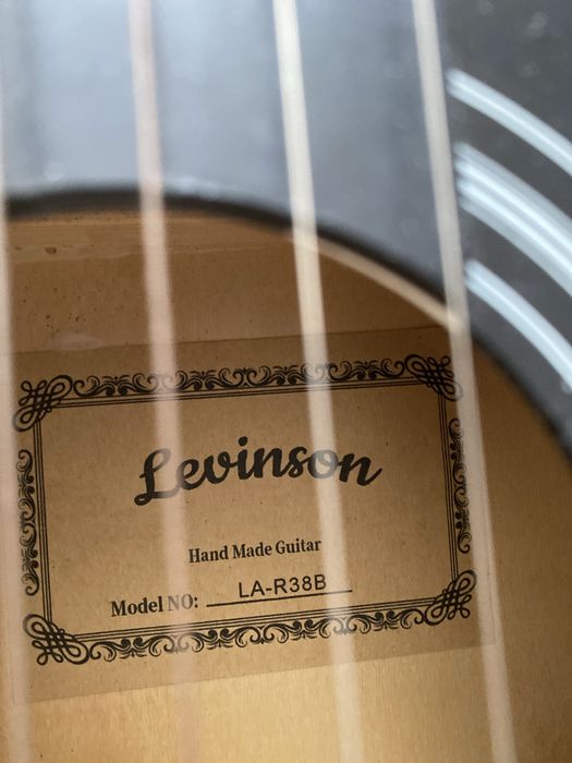 Продам гитару Levinson