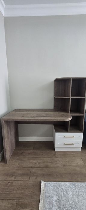 Продам школьный стол.