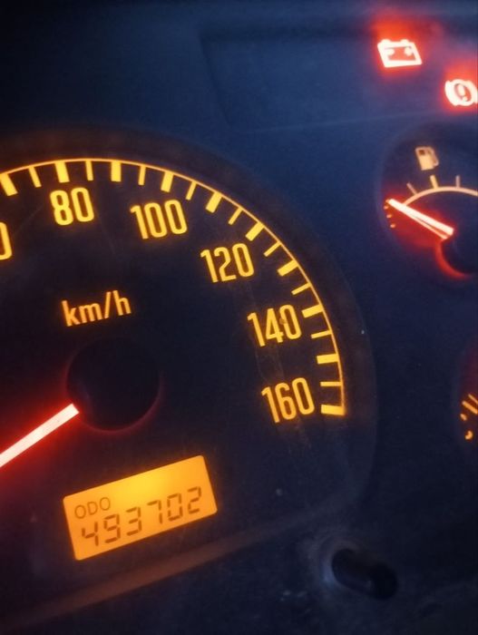 ISUZU NP 26 o'rindiqli