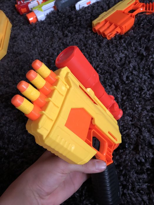 Vând pușca nerf originala cu 4 gloante originale .Plata Doar Cash