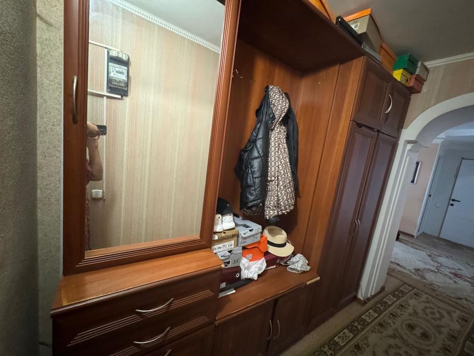 Продам шкаф для зала и прохошки
