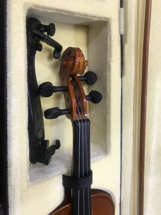 Продаётся скрипка. Новая. Состояние идеальное.