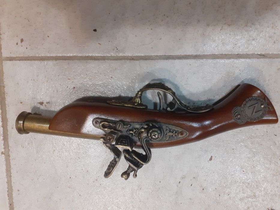 Красив кремъчен пистолет,пищов,оръжие