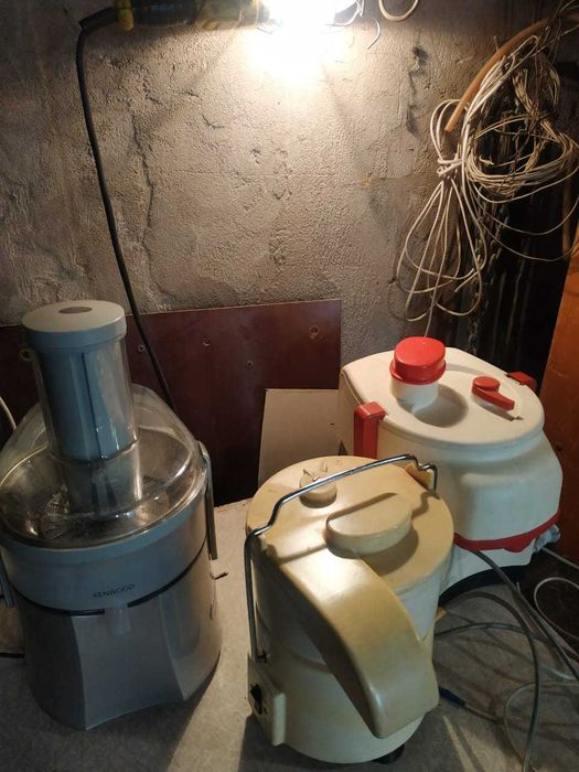 кастрюли бидончики  веники берёза