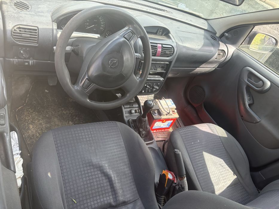 Dezmembrez Opel Corsa 1.2 benzina an 2004