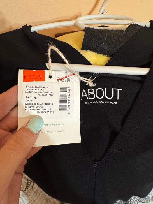 Черна рокля About