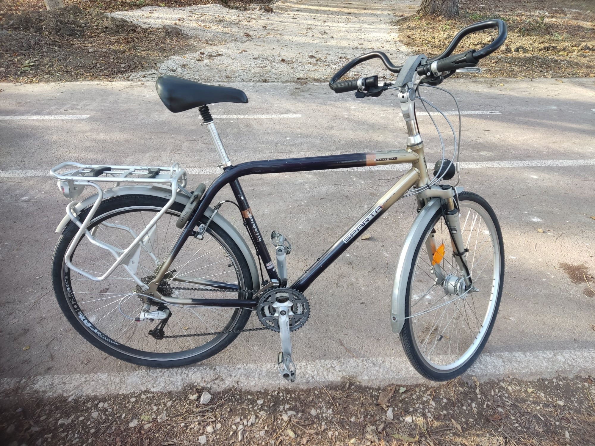 Градски велосипед спарта 28 цола, 59см със 27 скорости Shimano Deore ...