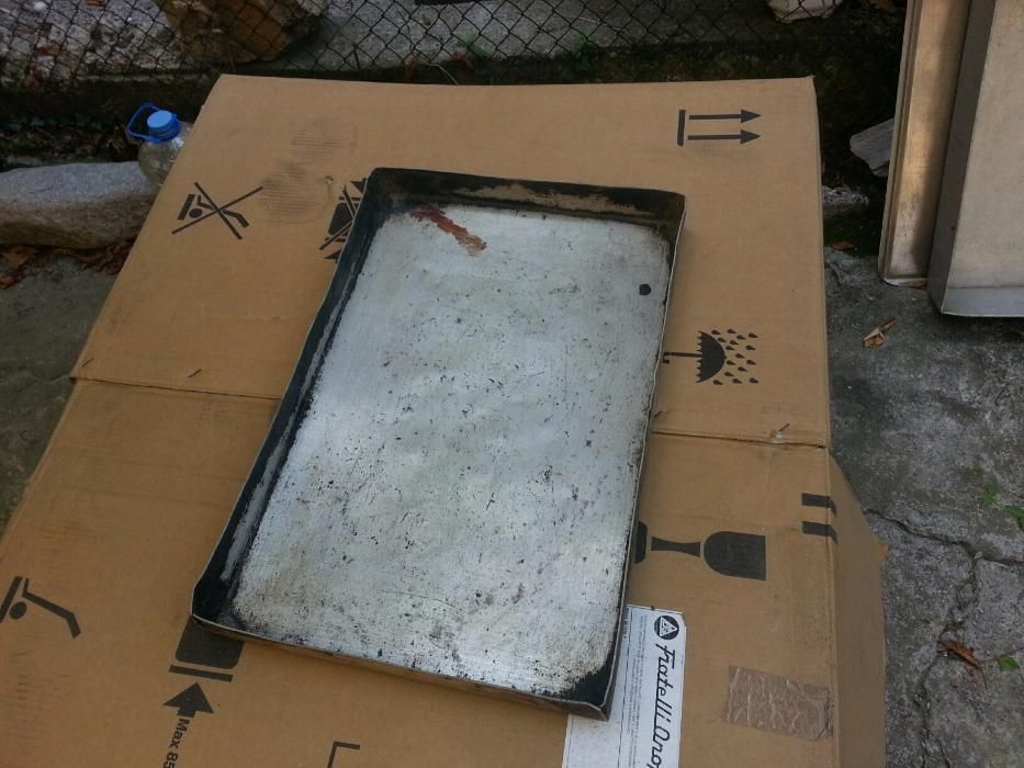 Продавам тави за печене на банички