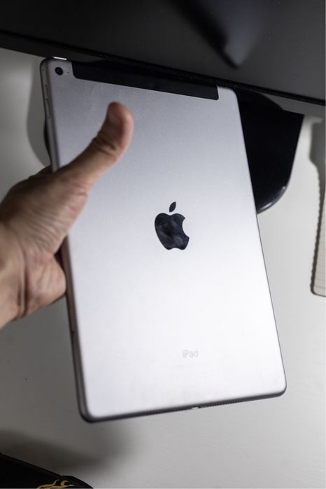 Планшет Apple iPad iOS 15, SIM, 16GB