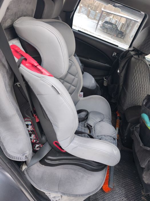 Продам детское кресло Olsson