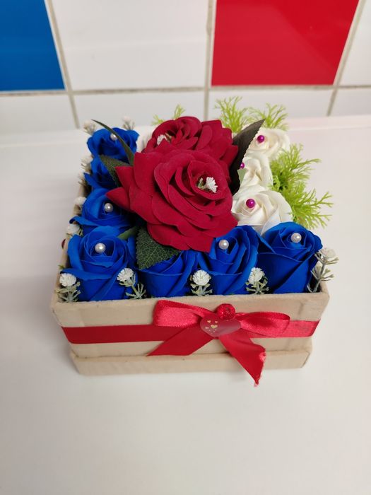 Aranjament floral artificial