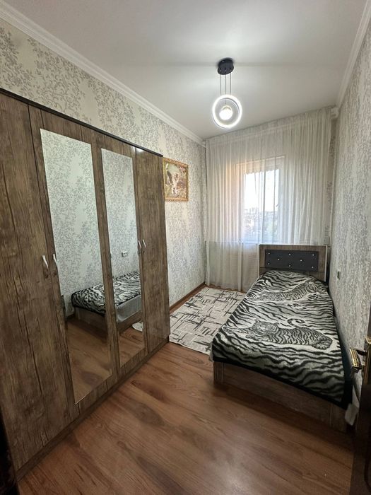 Сдаётся в аренду трёхкомнатная на м-в Риезий (Паркентский)
