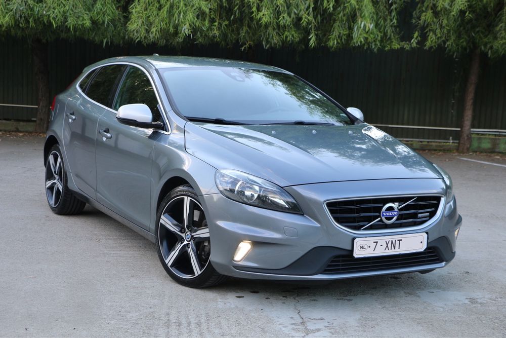 Volvo V40 - 2.0D // R-Design