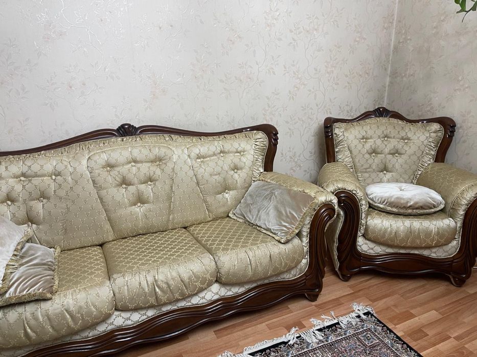 Продам диван и два кресла