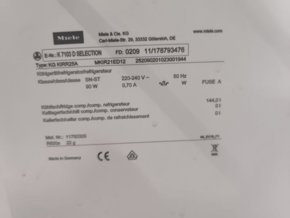 Хладилник Miele K7103D за вграждане.