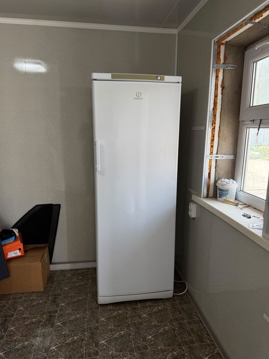 Морозильник Indesit (Требуеться Ремонт)
