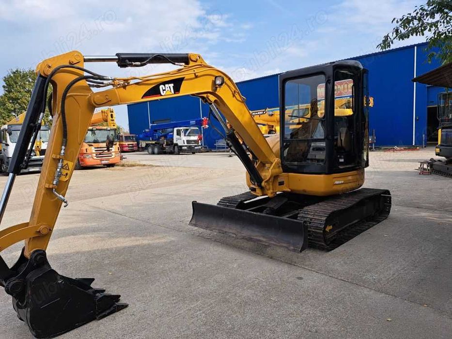 Excavatoare Caterpilar 305.5E2 , Komatsu PC55 - 5 tone