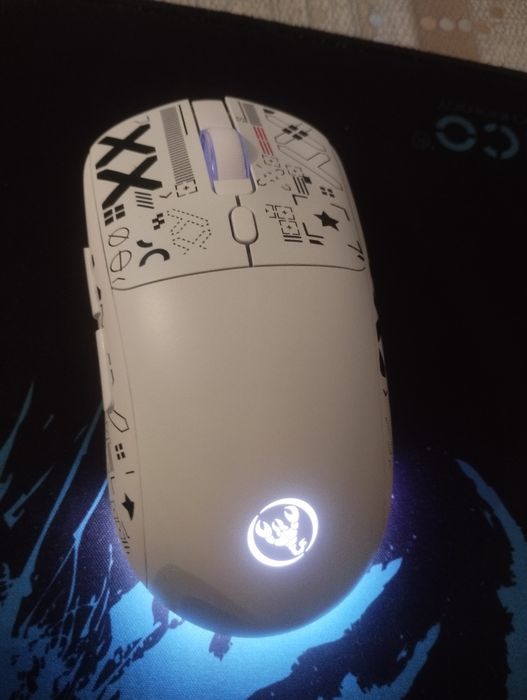 Пррдаю мышку почти новоя