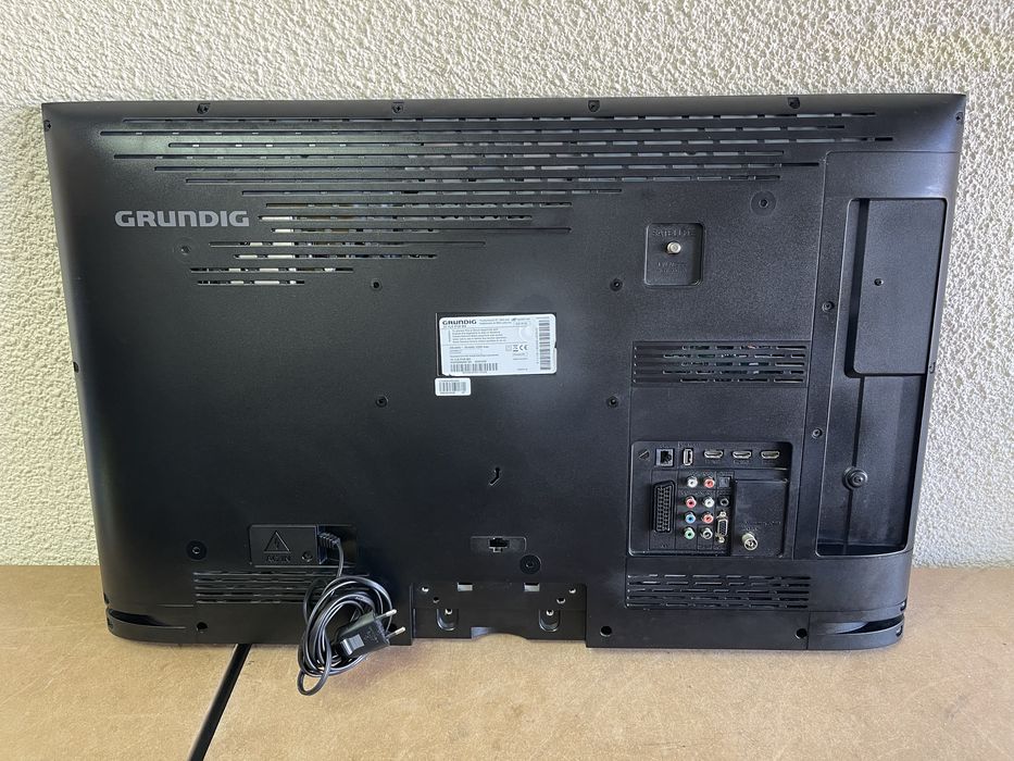 Телевизор GRUNDIG Full HD LED 32“ - 32VLE8120BG