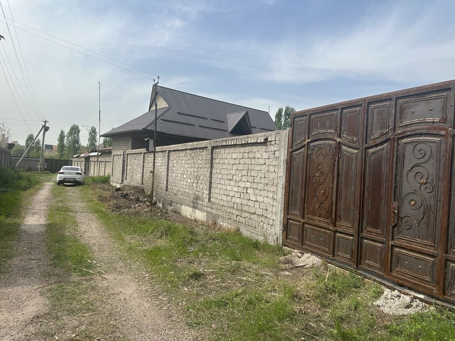 Ховли уй жой сотилади