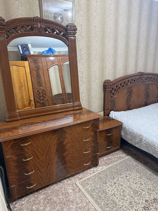 Продам спальный гарнитур