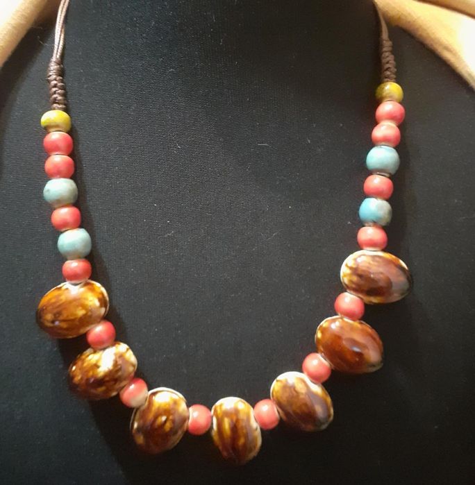 Гривни, колиета и обеци