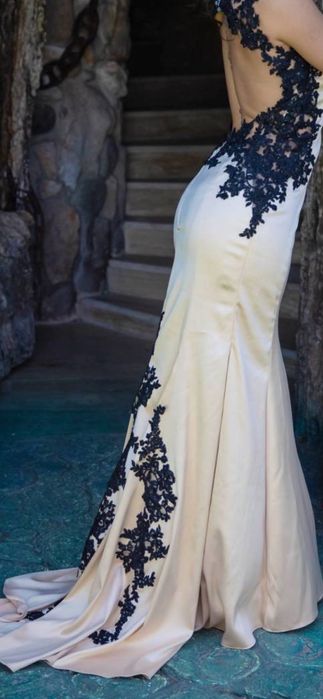 Официални рокли , неразличими от нови