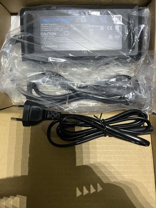 Încărcător Trendpower  bateria SIMPLO 630-720Wh- 36V 4A CompatibilitateÎncărcător de baterii Yamaha 4A  Ieșire: 42V