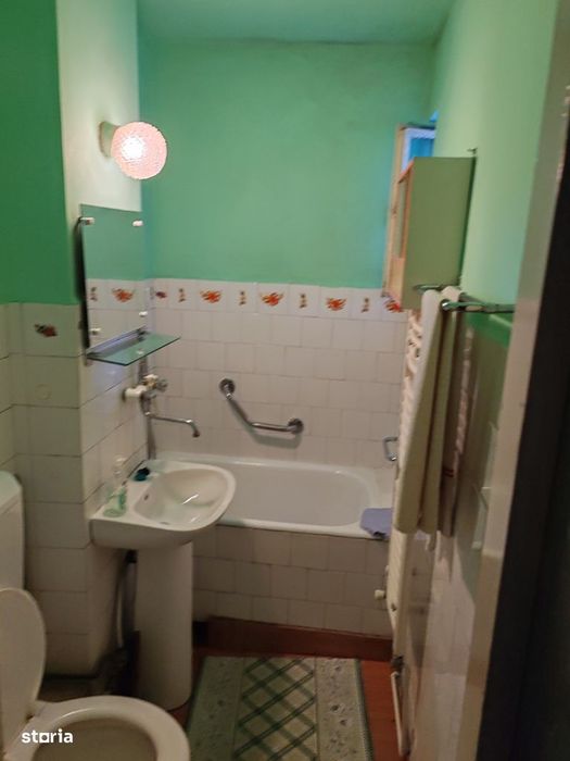 Apartament 3 camere, balcon, etaj 10, centru