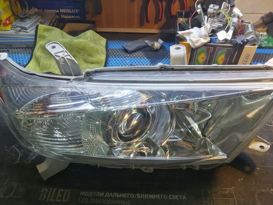 Фара тойота хайландер оригинал