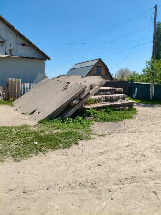 Продам недорого бетонные плиты