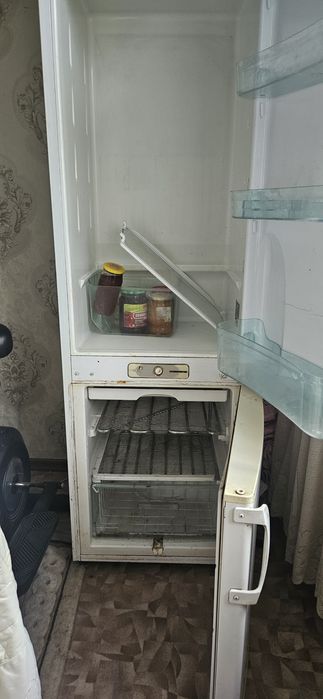 Холодильник б/у , рабочий
