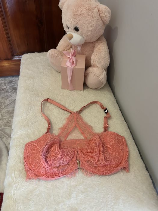 Сутиени Victoria‘s Secret.