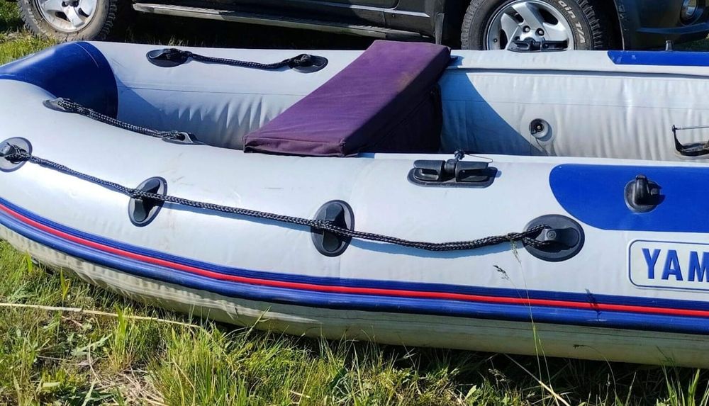 лодка с прицепом.