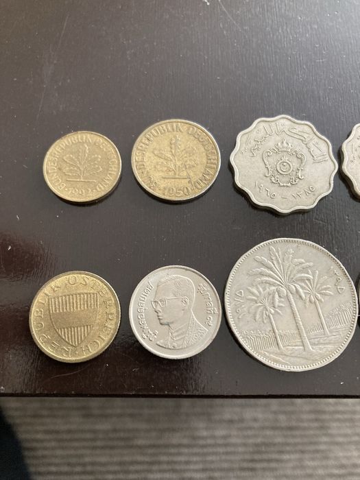 Различни монети в добро запазени състояние