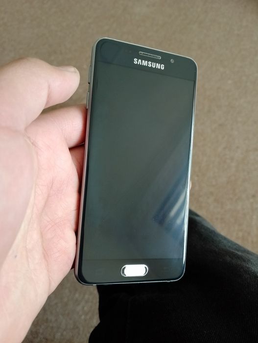 Samsung A3 .16/2 GB xolati yaxshi faqat ekran almashtirish kerak