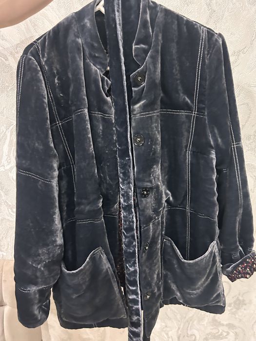 Костюм мен кыска шапан сатылады!