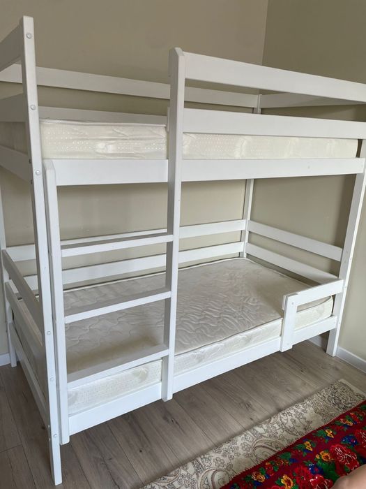 Продам двухярусную кровать бонус 2 матраса