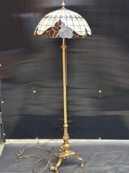 Lampadar stil Tiffany