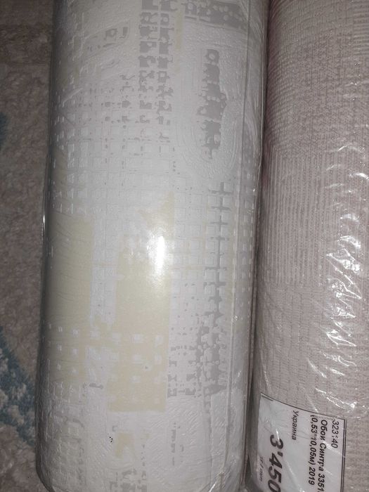 Обои по 1 рулону.