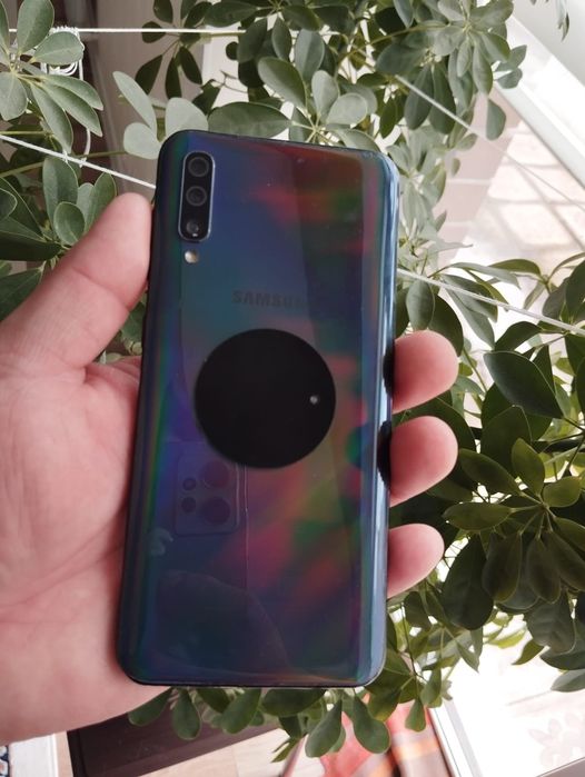 Продам  Samsung A50  4/64  NFC