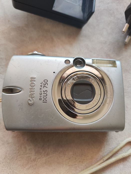 Canon Ixus 750 + зарядно и карта