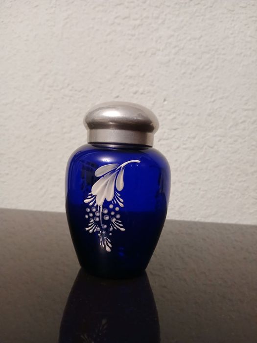 Чайница кобальт.