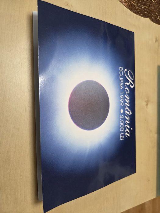 Bancnota de eclipsa  2000 cu seria 001A  și monede